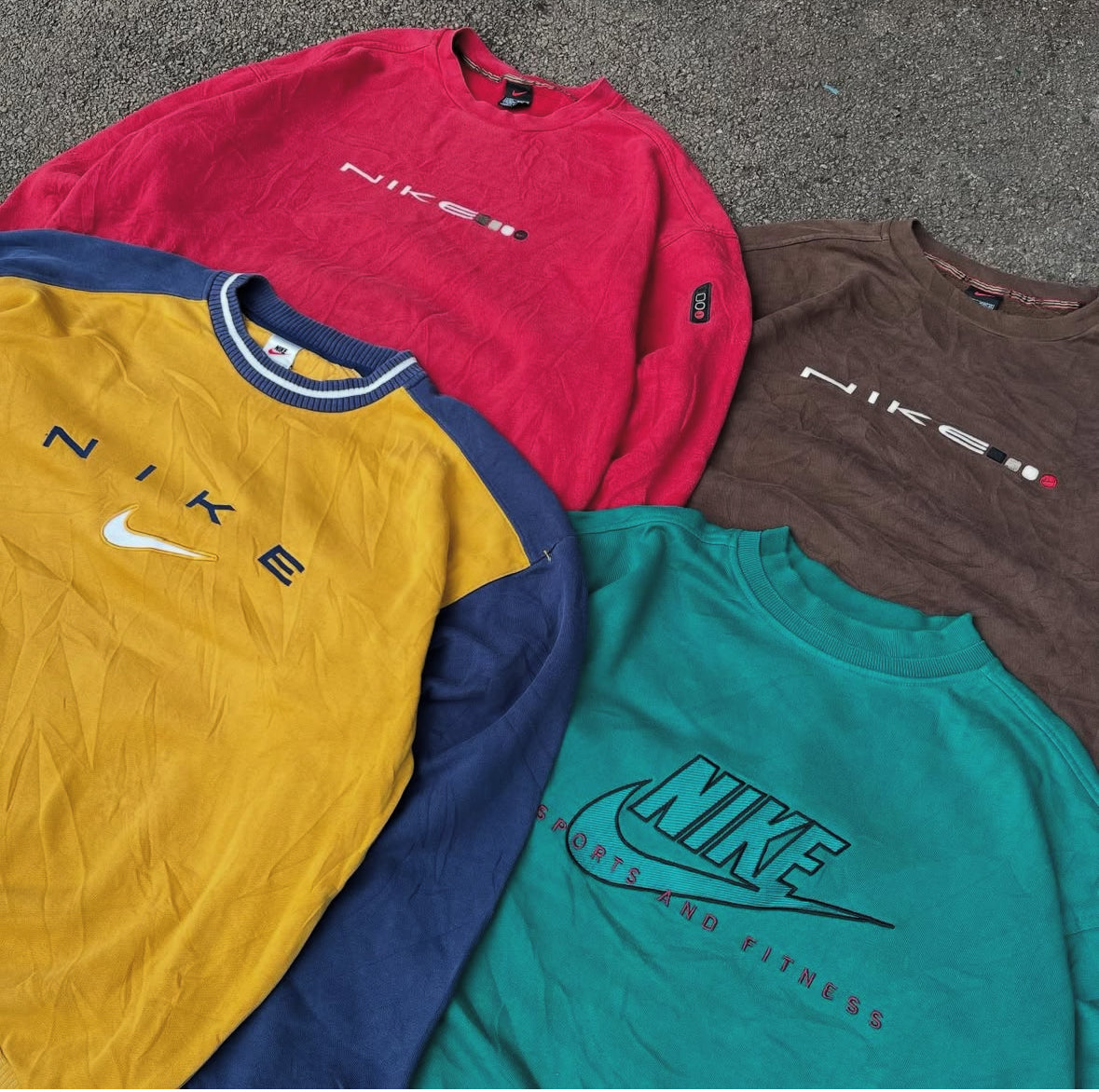 1KG Reseller Pack – Profitable Vintage & Streetwear Wholesale